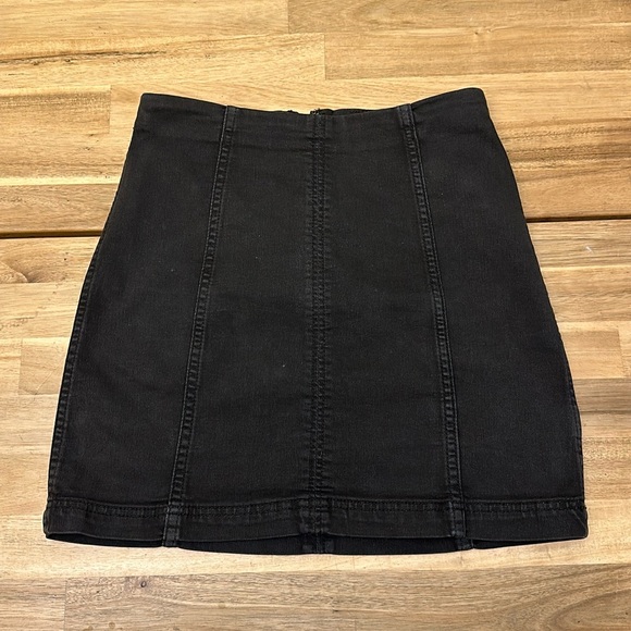 <3 Free People | Denim Mini Skirt Size 4 - Picture 1 of 5
